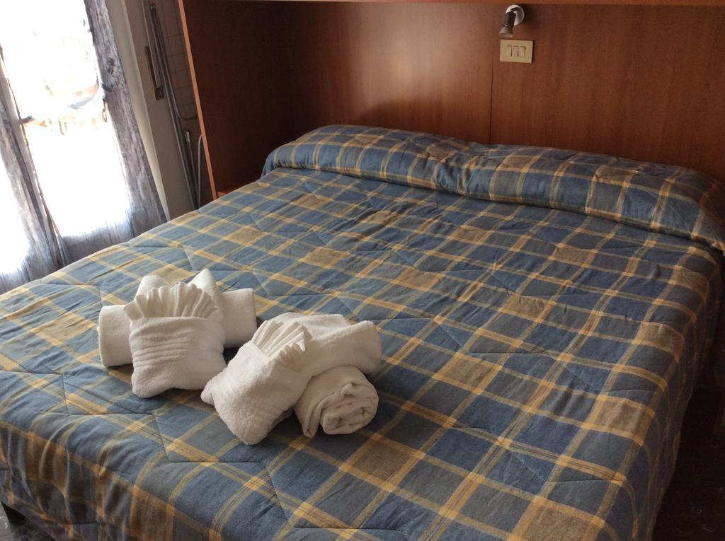 Hotel Aurora Loano Esterno foto