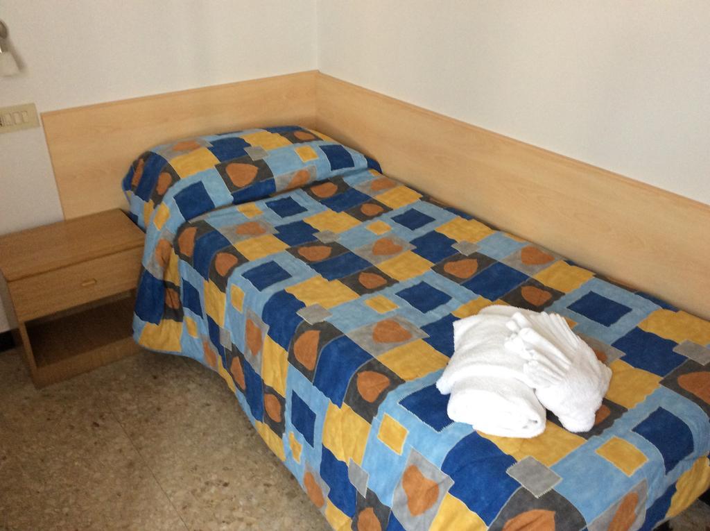 Hotel Aurora Loano Esterno foto